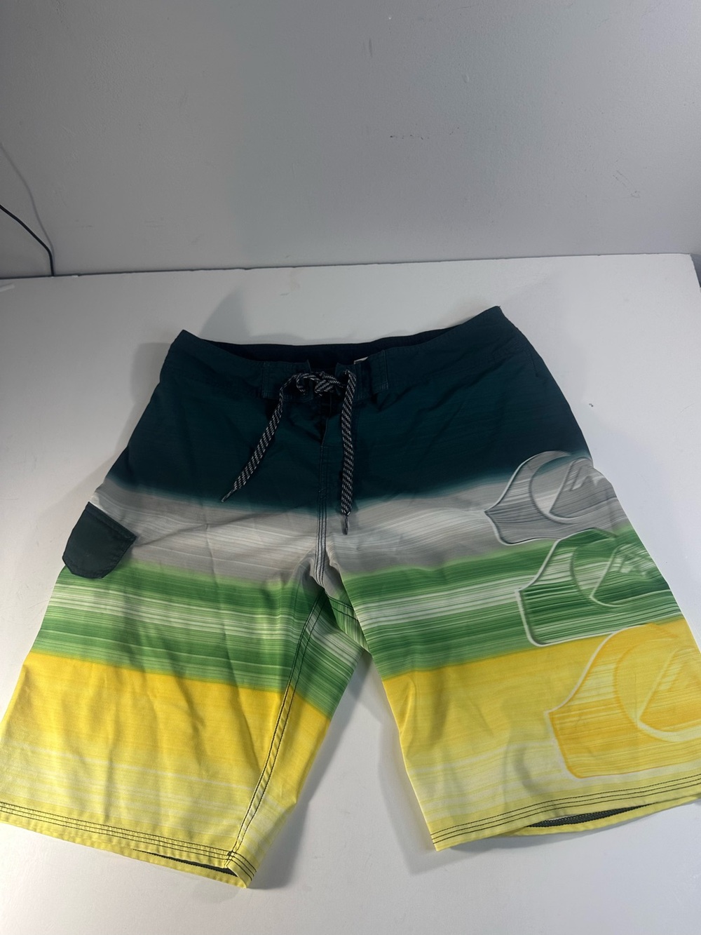 Quicksilver Gradient Men’s Board Shorts Size 33 Surf Swim Trunks Gray Yellow